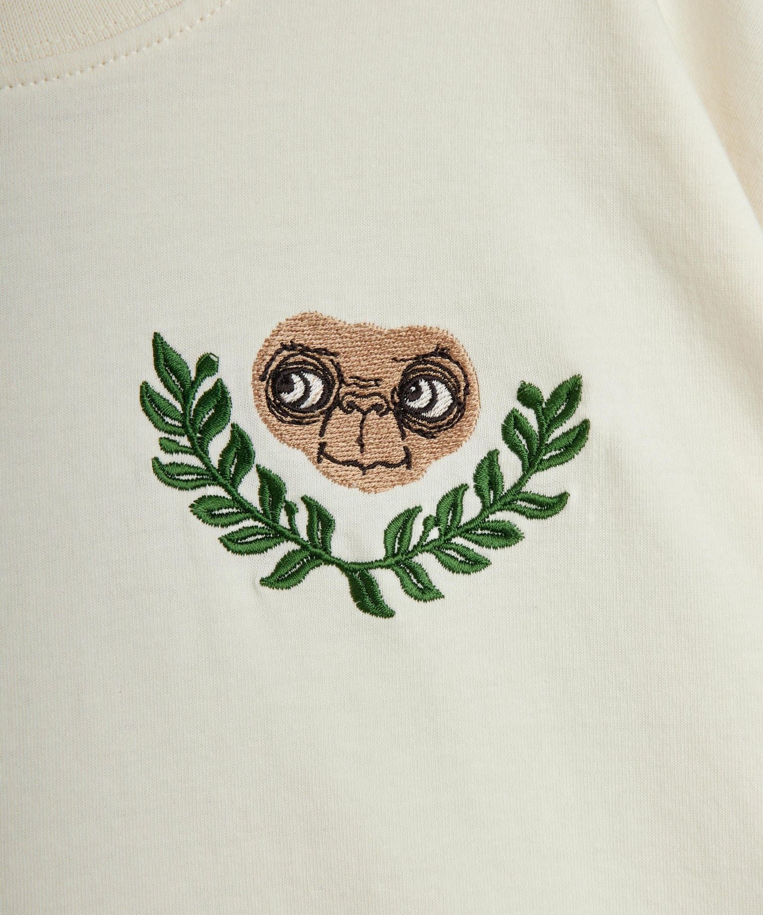 E.T emb ss tee